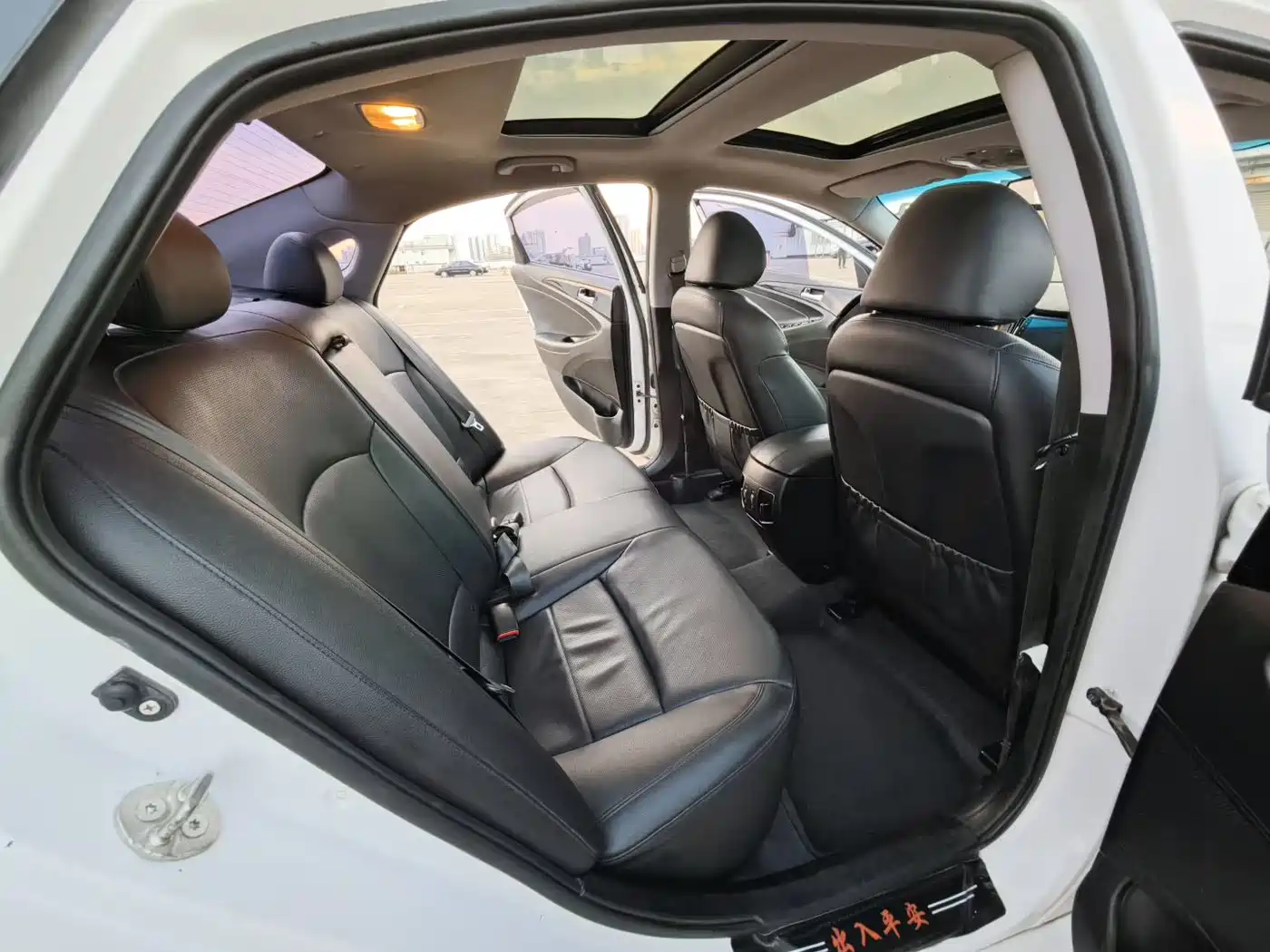 Hyundai Sonata 2011 2.0L Automatic Luxury фото 9