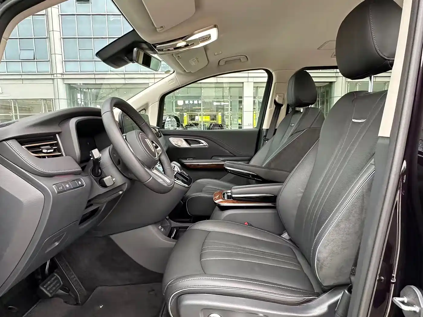 Hongqi HQ9 PHEV 2024 Model 2.0T AWD Luxury Edition фото 14