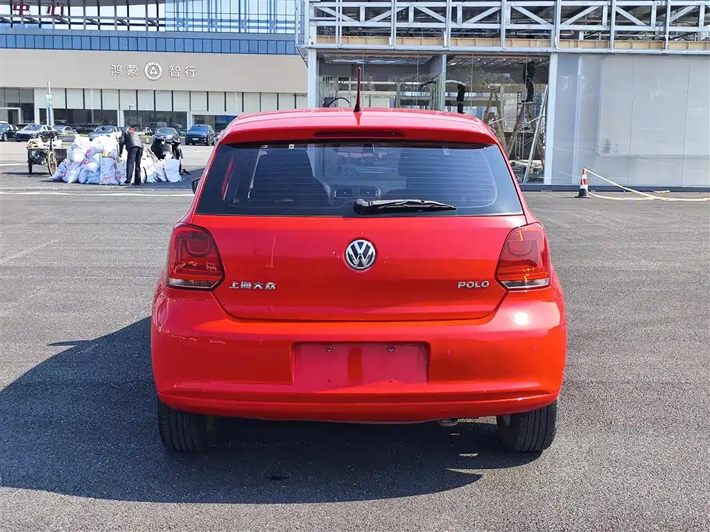 Volkswagen Polo 2013 1.4L Automatic Luxury Edition фото 5