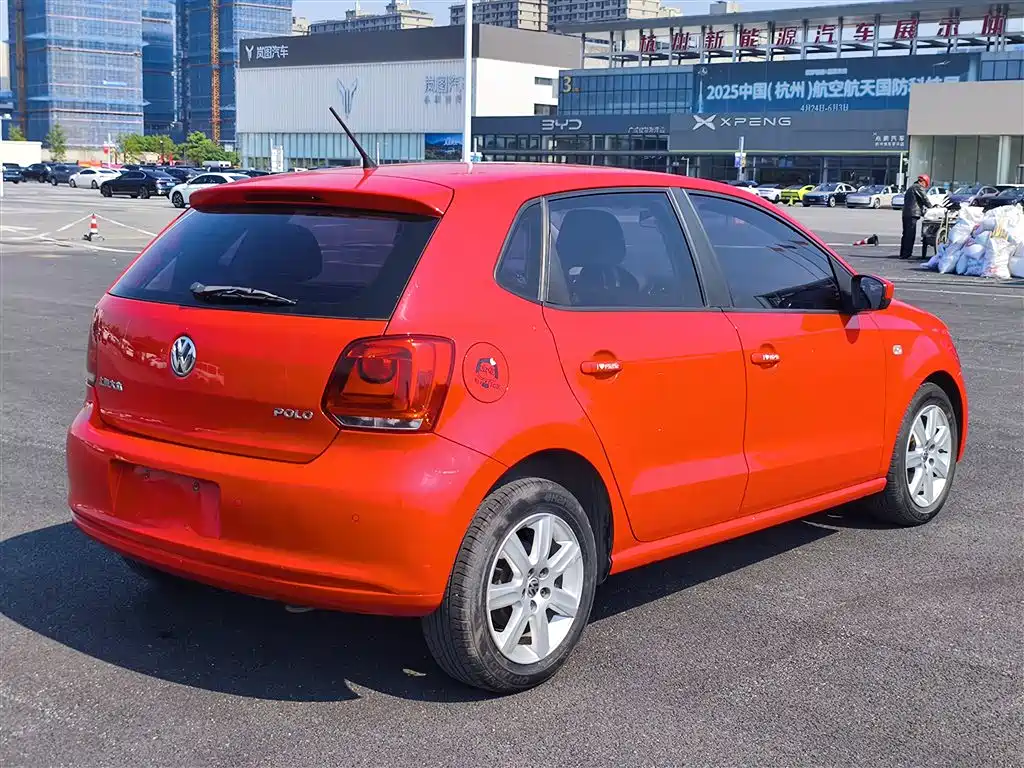 Volkswagen Polo 2013 1.4L Automatic Luxury Edition фото 6