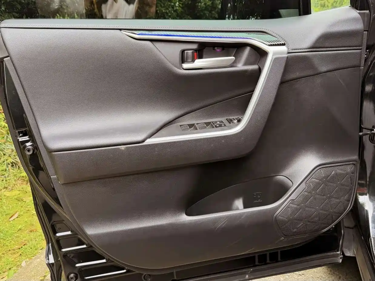 Toyota Wildlander 2023 2.0L CVT FWD Luxury PLUS фото 13