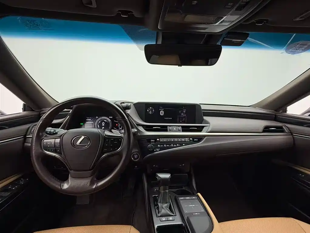 Lexus ES 2018 300h Excellence Edition China V фото 3