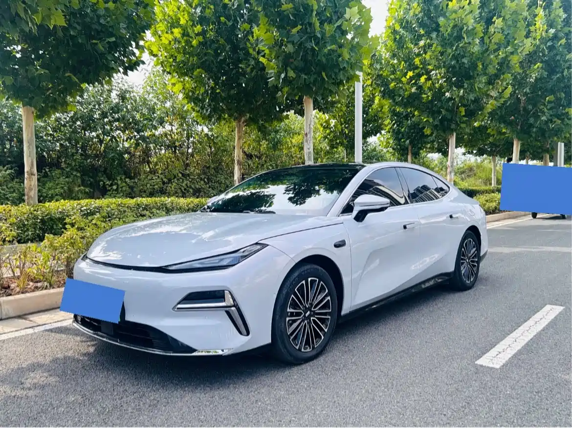 Geely Galaxy Galaxy Xingyao 8 2025 130km EM-i Premium Edition