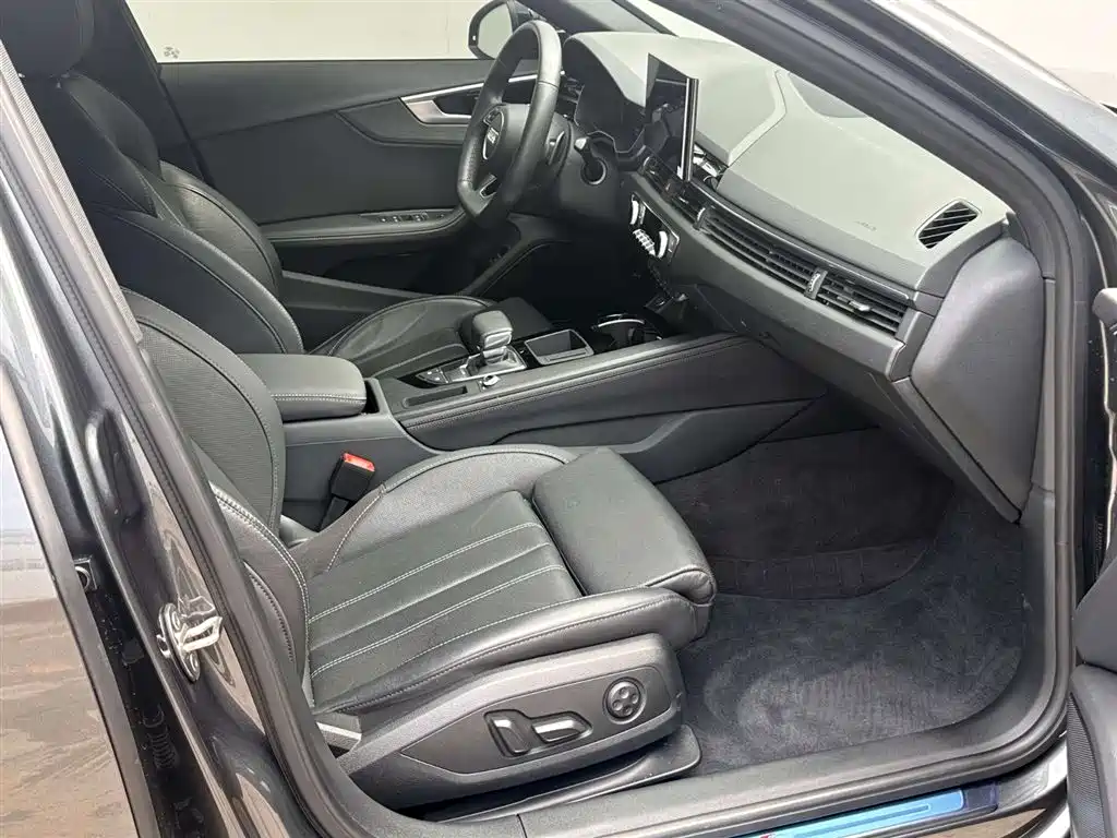 Audi A4L 2023 40 TFSI Luxury Sport фото 20
