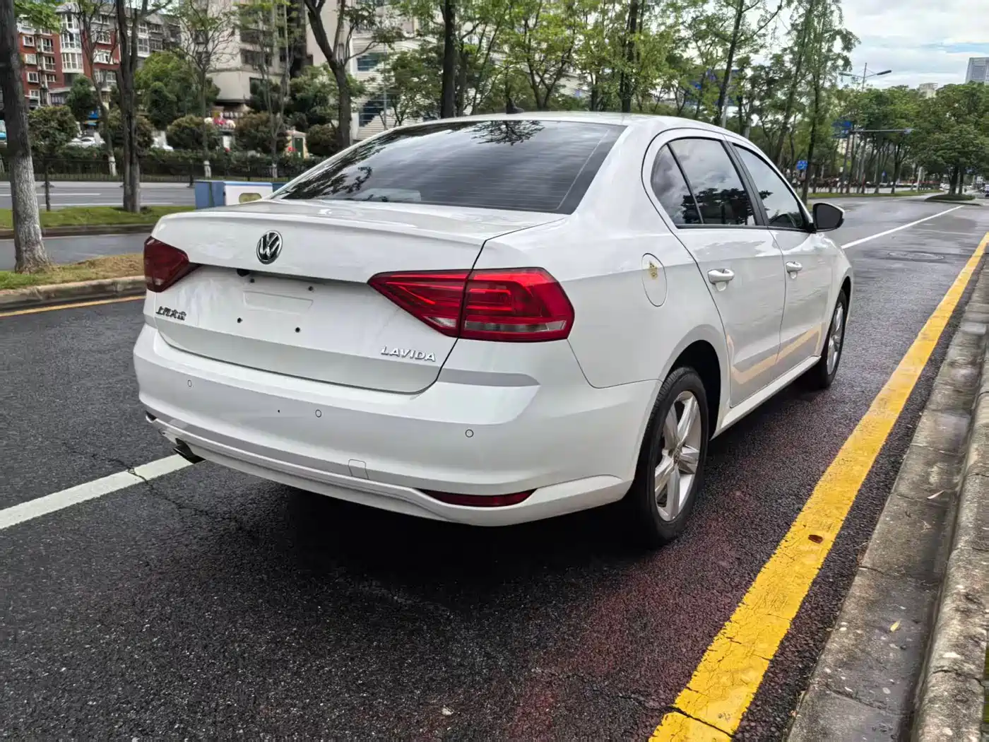 Volkswagen Lavida 2017 1.6L Automatic Trend Edition фото 12