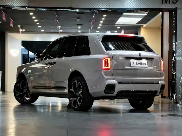 Rolls-Royce Cullinan, фото 4