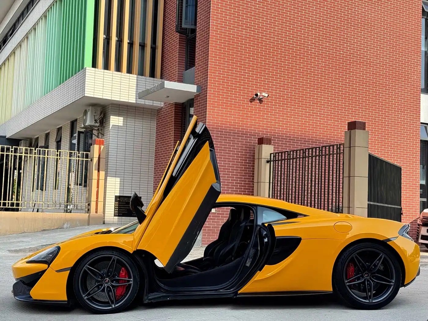 McLaren 570 2015 570S 3.8T Coupe фото 5