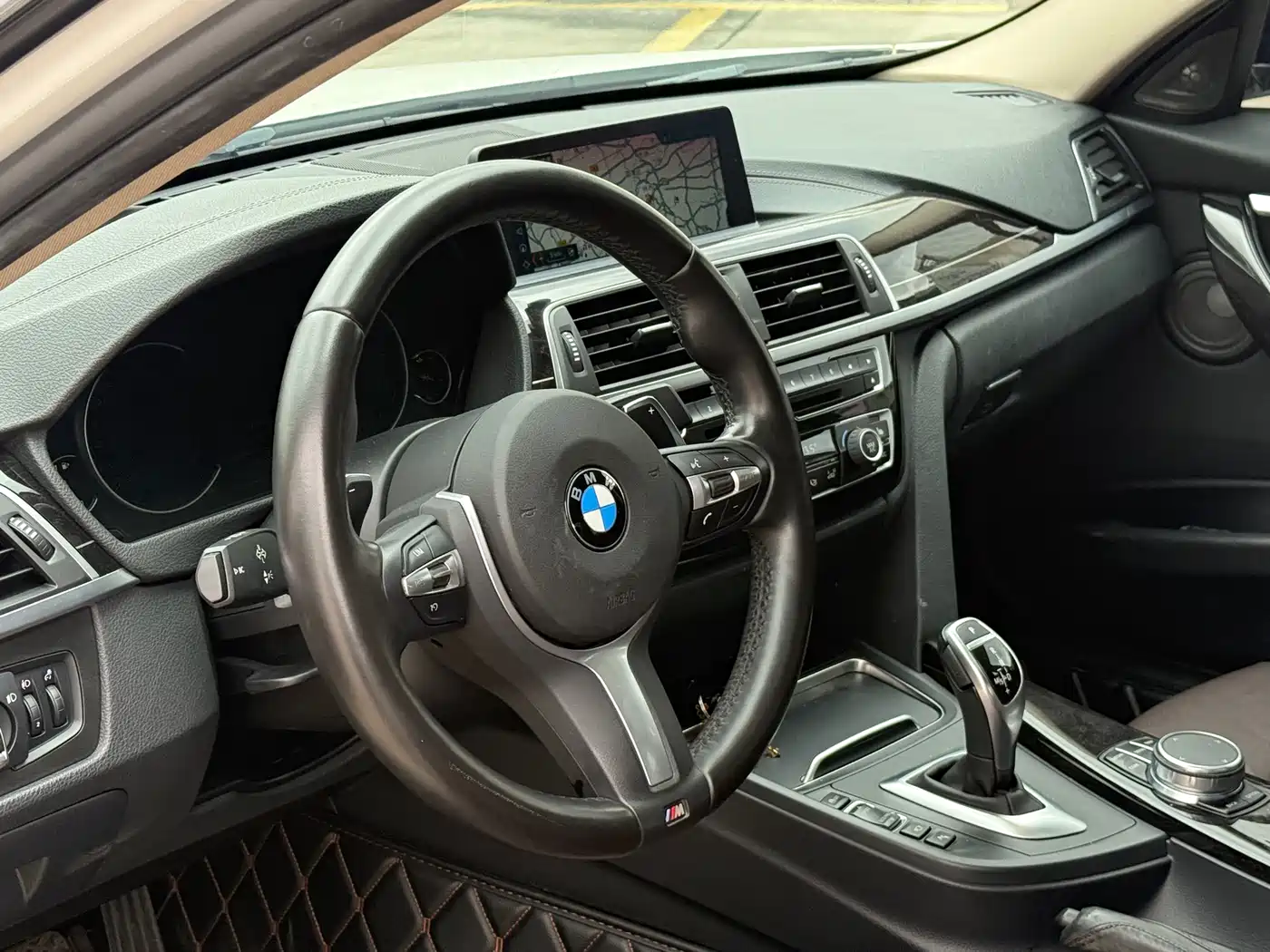 BMW 3 Series 2018 330Li M Sport Black Night Edition фото 6
