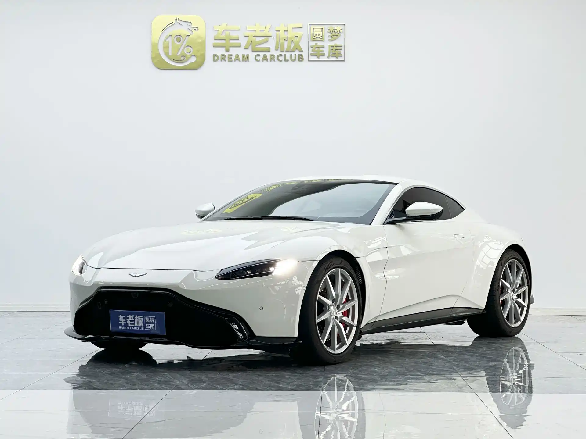 Фото 1 - Aston Martin Vantage