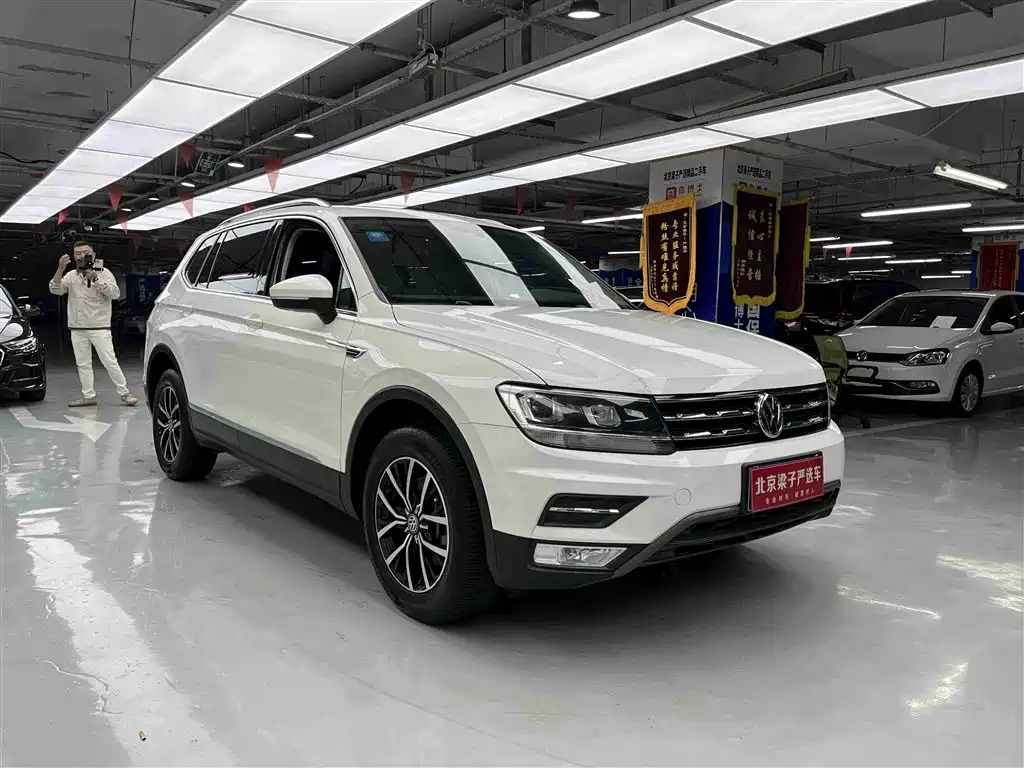 Volkswagen Tiguan L 2017 330TSI Automatic 2WD Luxury Edition фото 3