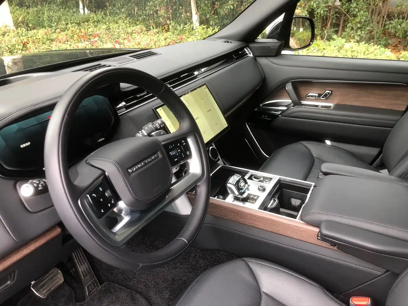 Land Rover Range Rover 2024 3.0 L6 400PS Exemplary Extended фото 15