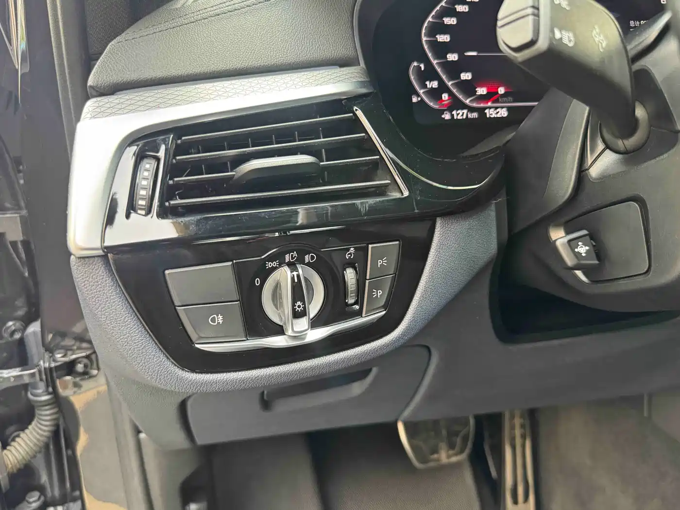 BMW 5 Series (Import) 2020 Model 525i M Sport Package фото 9