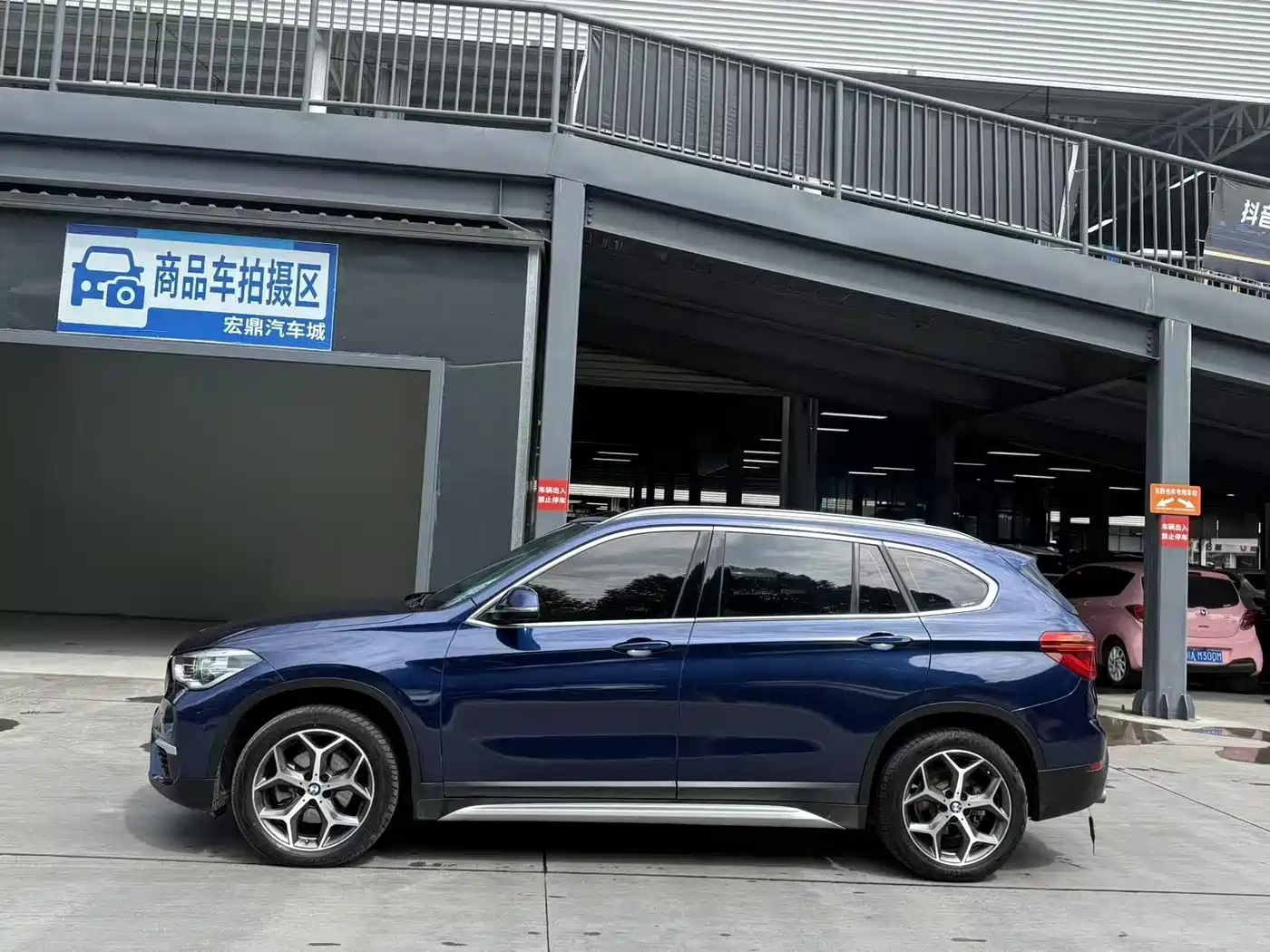 BMW X1 2019 sDrive18Li Premium Model фото 9