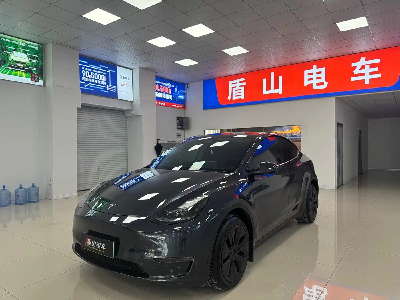 Tesla Model Y 2024