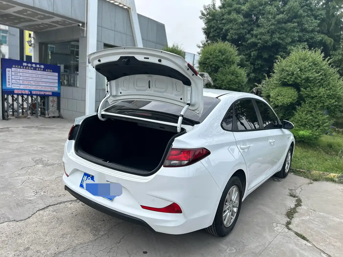 Hyundai Elantra 2018 1.6L Automatic Pleasing Edition GL China VI фото 19