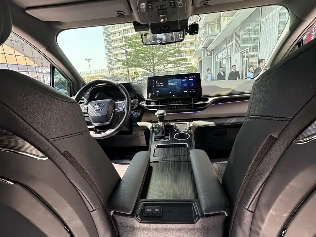 Toyota Granvia 2023 2.5L Hybrid Flagship VIP Edition фото 20
