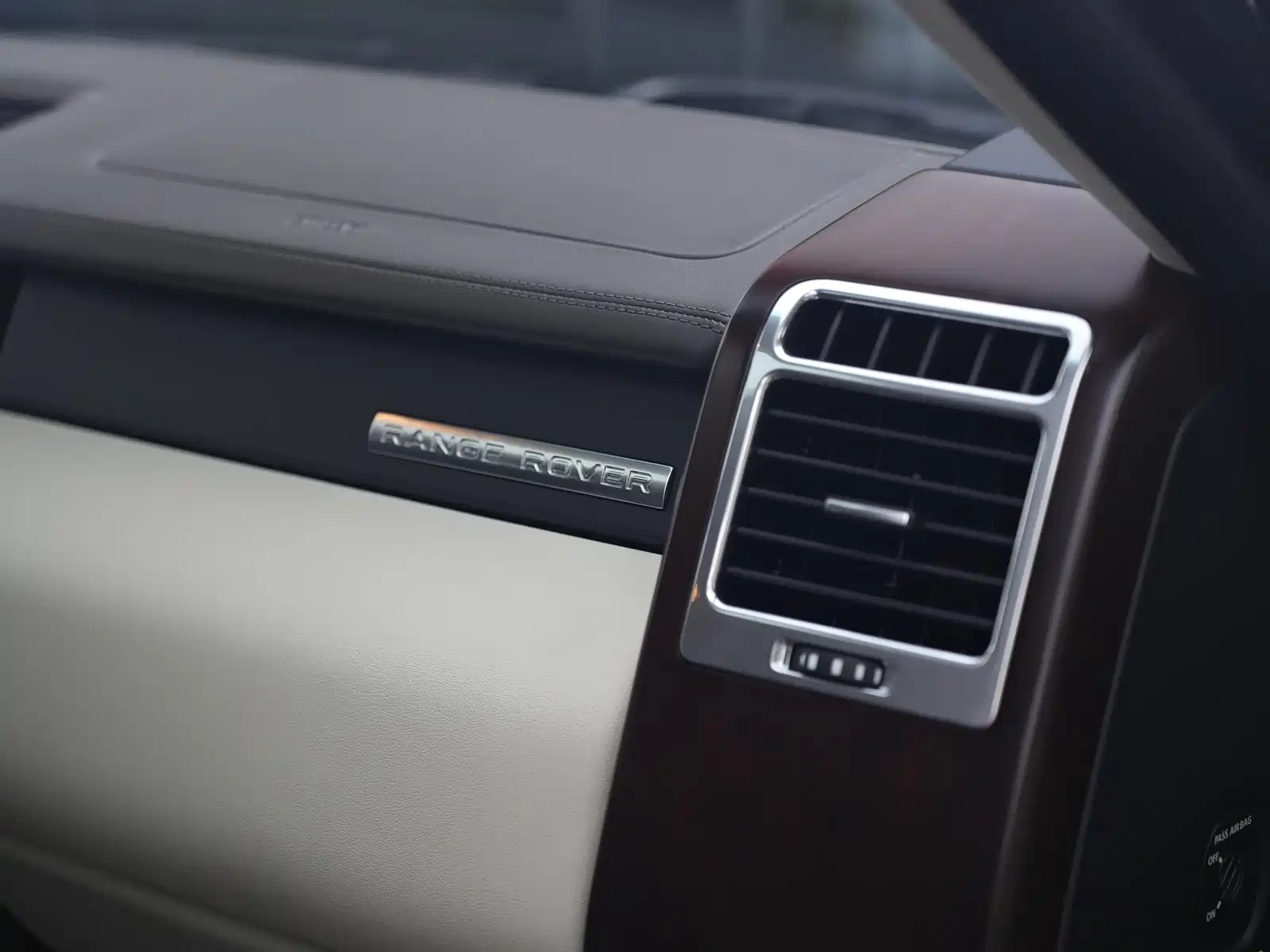 Photo 31 - Land Rover Range Rover