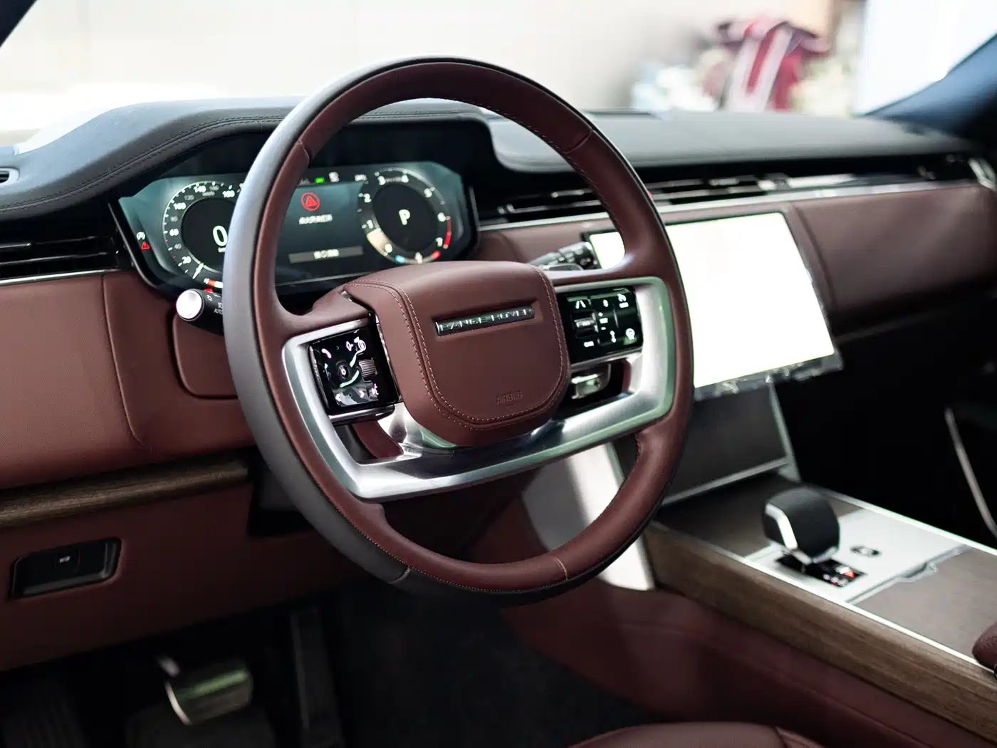 Land Rover Range Rover 2025 3.0 L6 400PS Genesis Extended Wheelbase фото 9