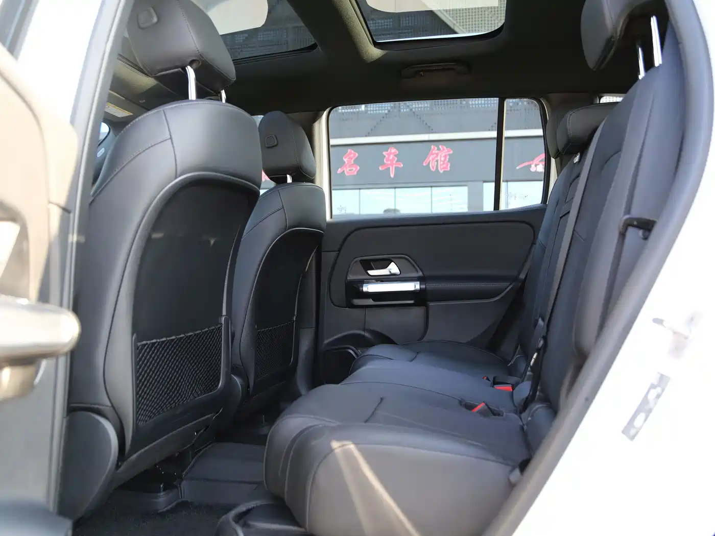Фото 14 - Mercedes-Benz GLB