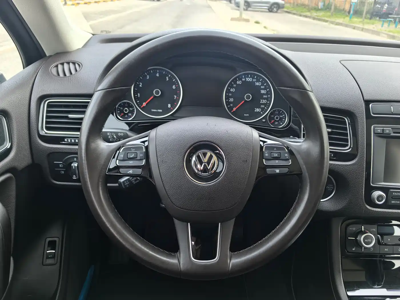 Volkswagen Touareg 2017 3.0TSI Explorer Edition фото 16