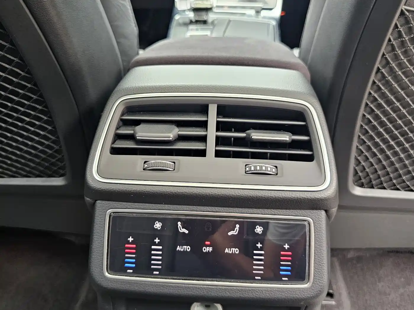 Фото 16 - Audi A6L