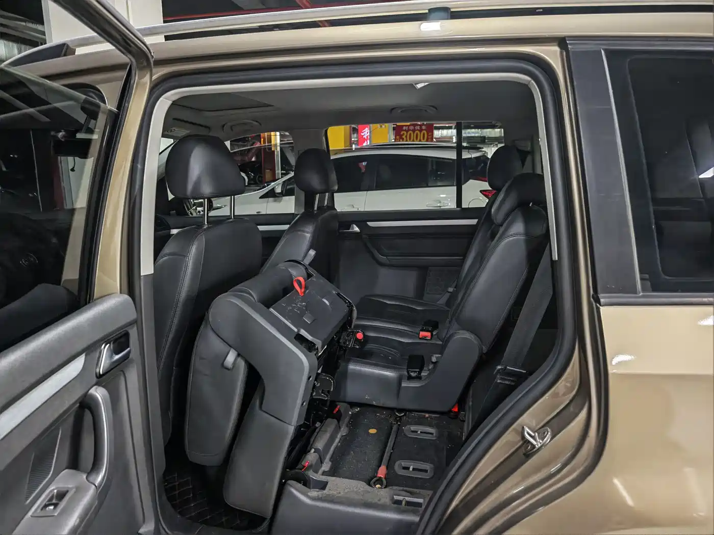 Volkswagen Touran 2015 1.4T DSG Comfort Edition 5-seater фото 7