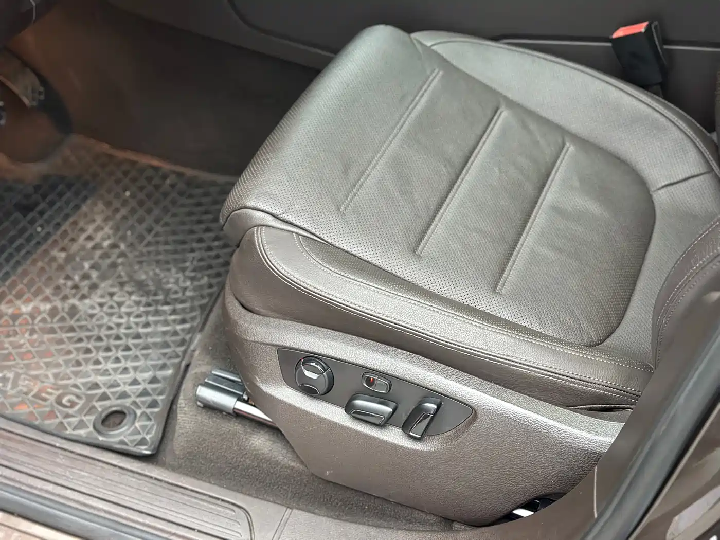 Volkswagen Touareg 2011 3.0TSI Premium фото 18