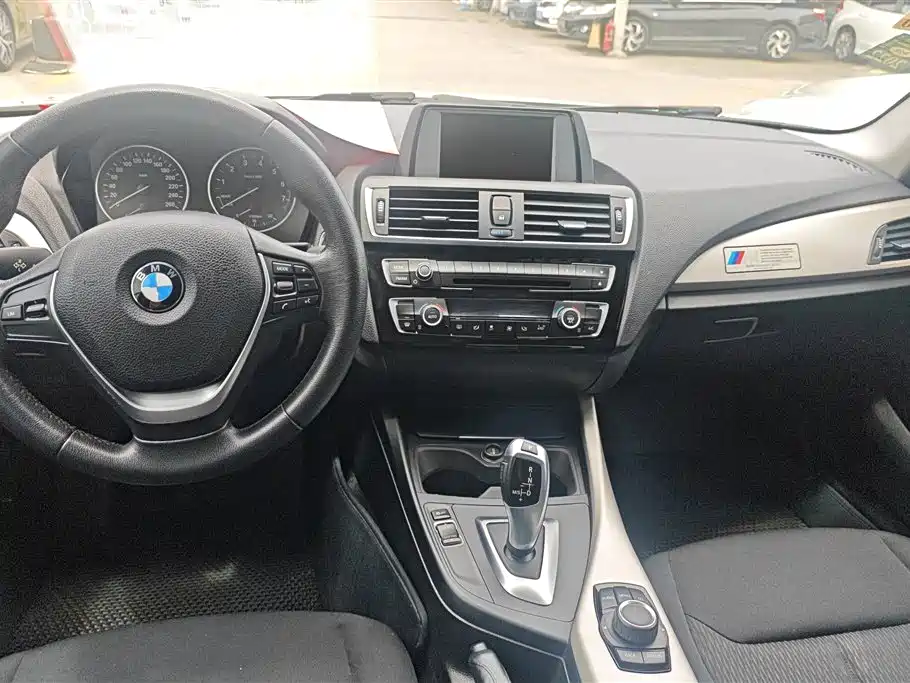 BMW 1 Series (Import) 2016 120i Leading Model фото 12