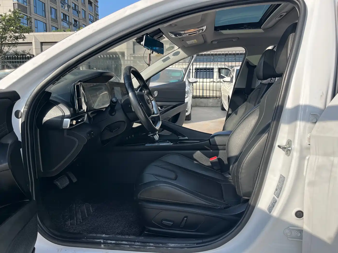 Hyundai Elantra 2021 1.5L CVT GLX Elite Edition фото 14