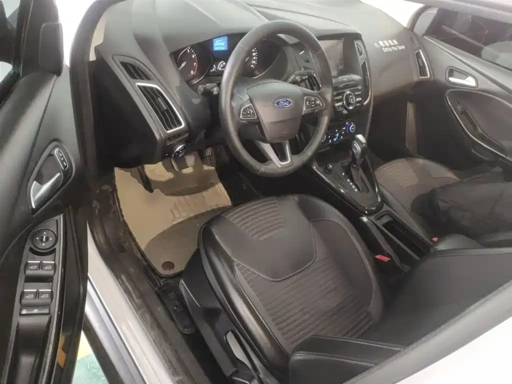 Фото 22 - Ford Focus