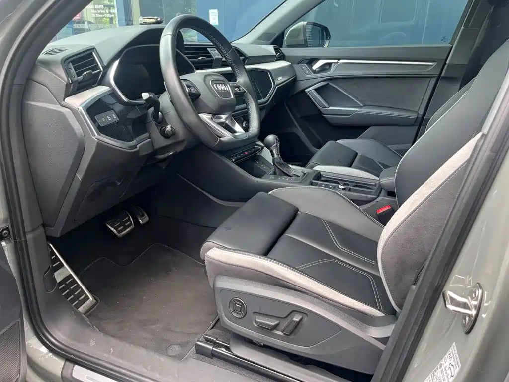Photo 5 - Audi Q3