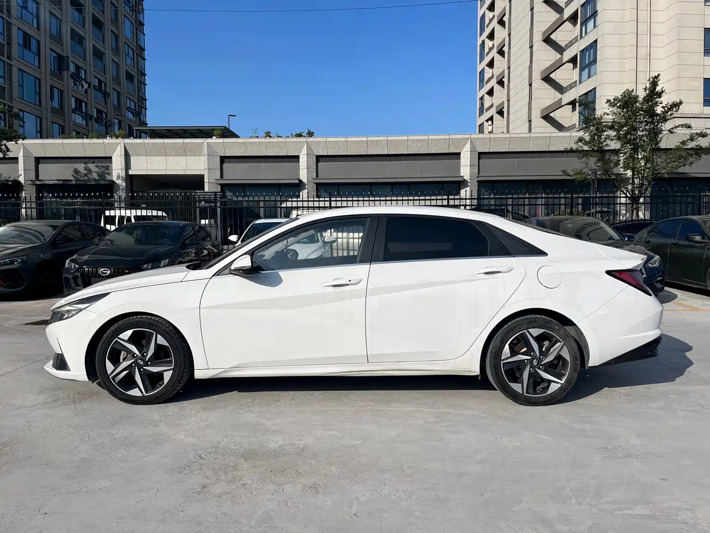 Hyundai Elantra 2021 1.5L CVT GLX Elite Edition фото 8