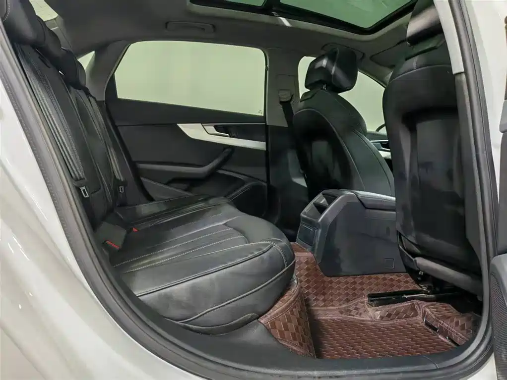 Audi A4L 2023 40 TFSI Fashion Dynamic фото 6