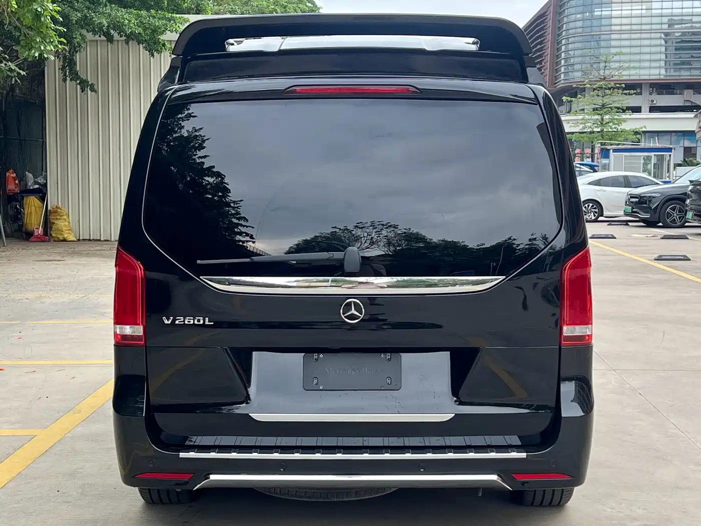 Mercedes-Benz V-Class 2018 V 260 L Premium Long Wheelbase Edition China VI фото 3