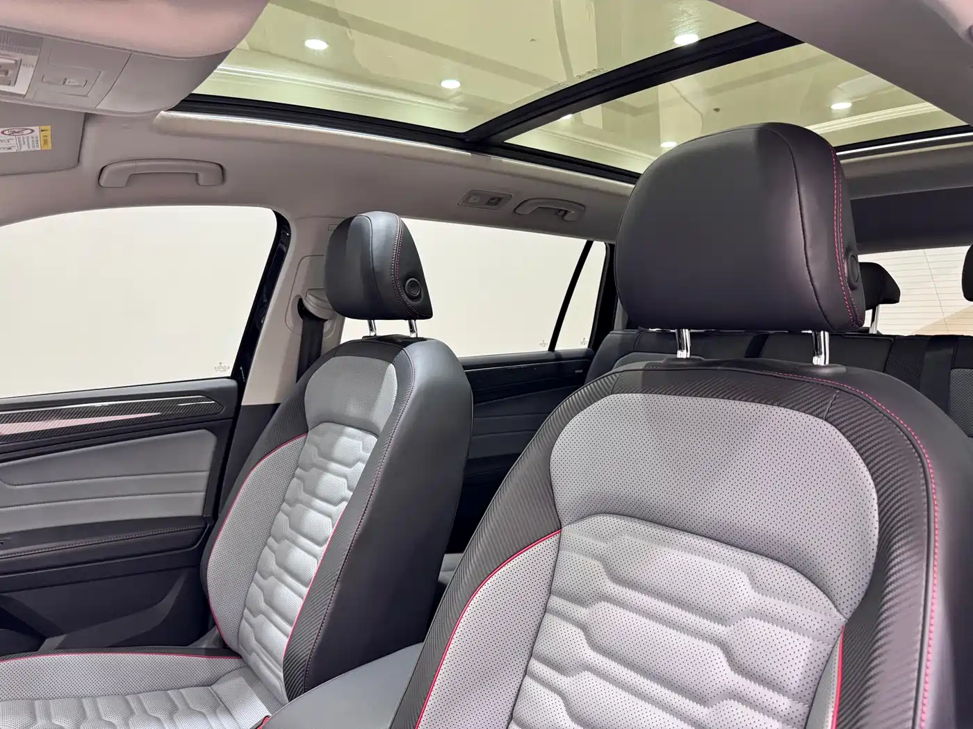 Volkswagen Tiguan L 2023 380TSI 4WD R-Line Flagship 7-seater фото 16