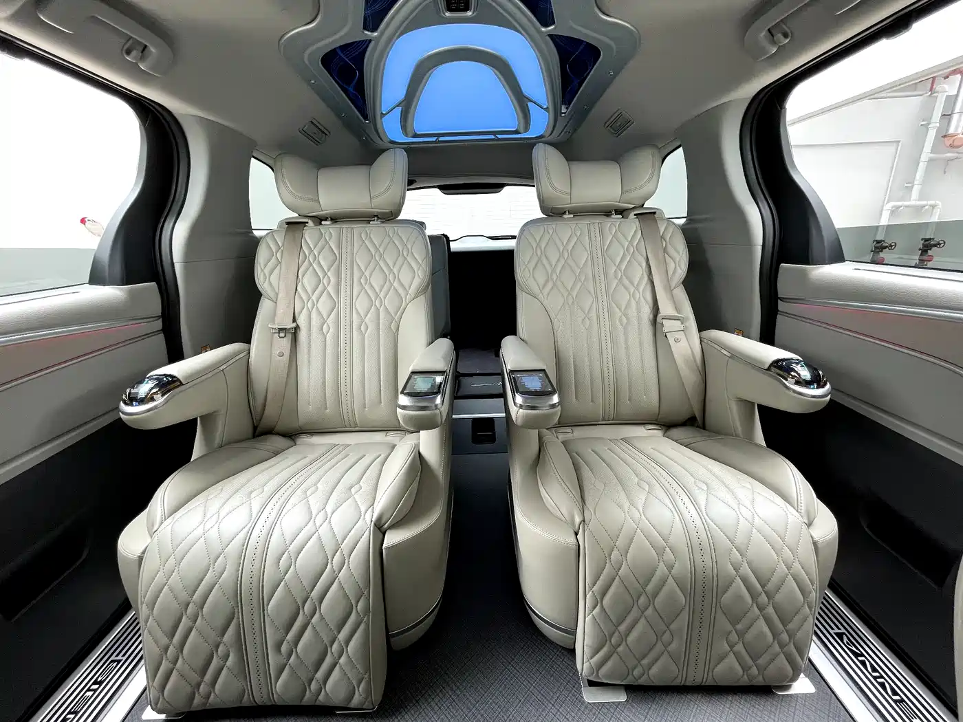 Toyota Sienna 2026 Model 2.5L Hybrid 2WD Comfort Edition фото 11