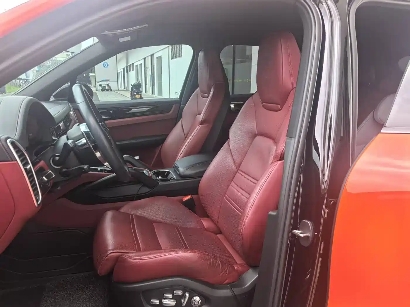 Porsche Cayenne New Energy 2023 Cayenne E-Hybrid 2.0T Platinum Edition фото 10