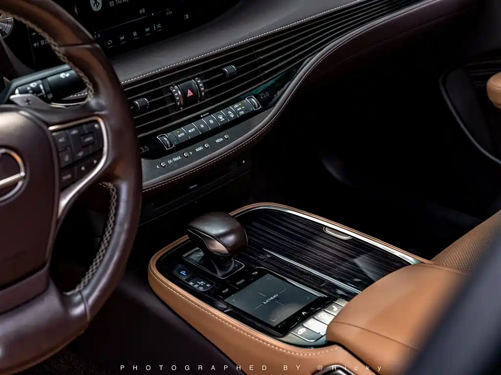 Lexus LS 2018 500h Excellence Edition China V фото 6