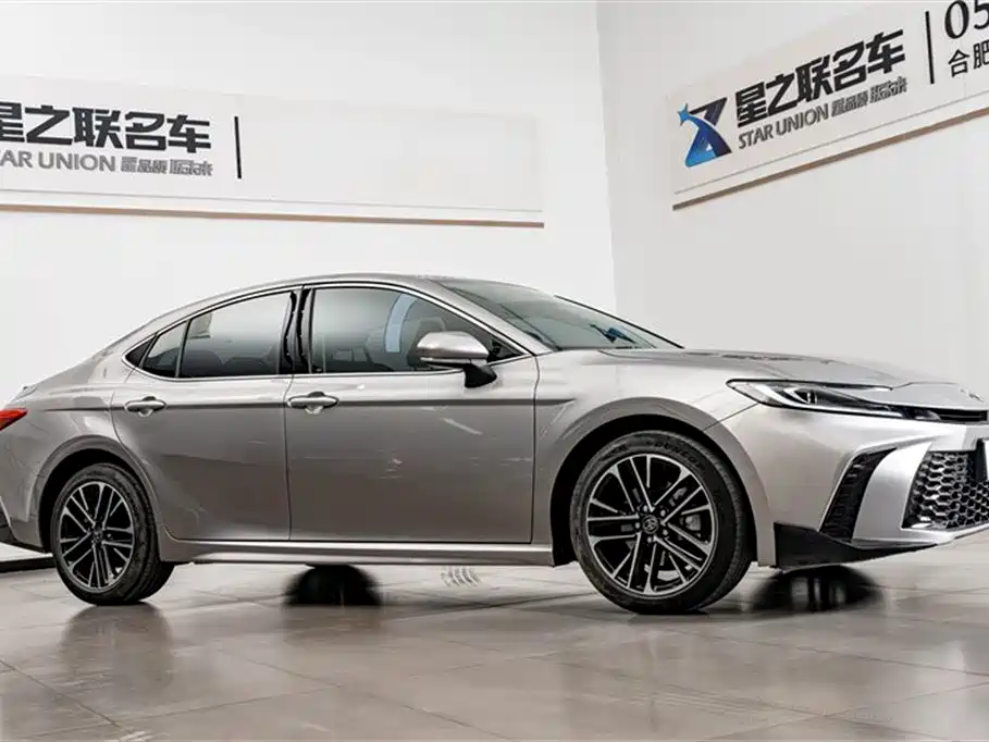 Toyota Camry 2026 Hybrid 2.0HSE Sport Lite Edition фото 6
