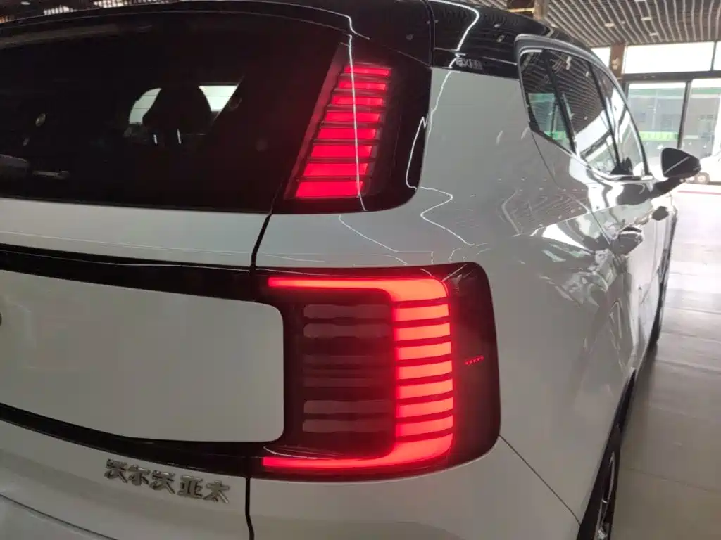 Volvo EX30 2024 2025 RWD Long Range Plus