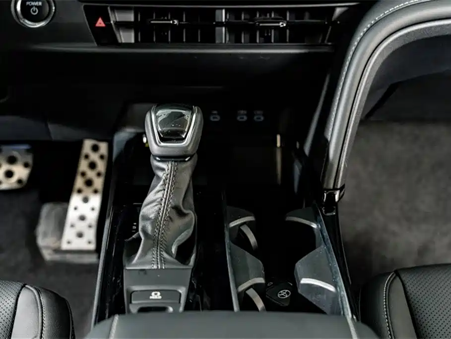 Toyota Camry 2026 Hybrid 2.0HSE Sport Lite Edition фото 15