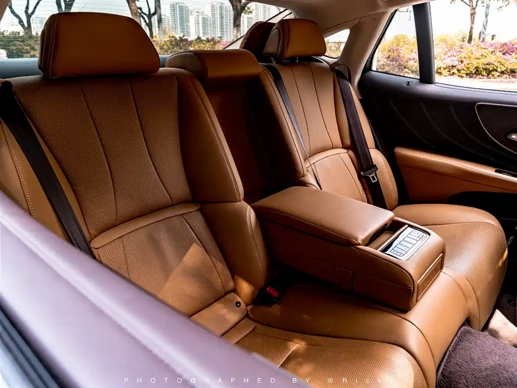 Lexus LS 2018 500h Excellence Edition China V фото 13