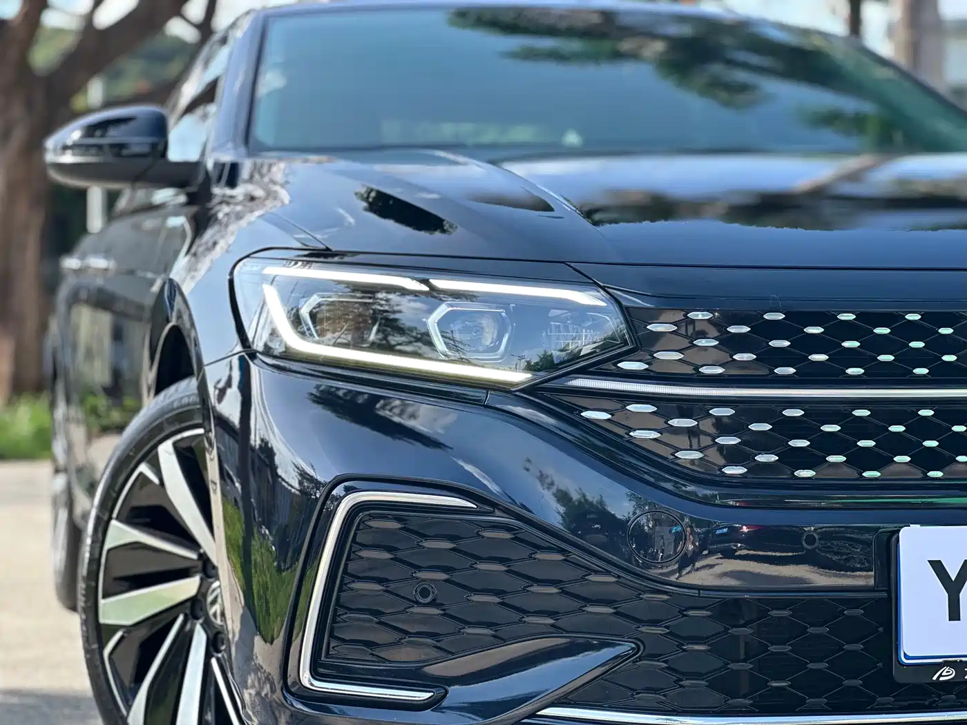 Volkswagen Passat 2022 330TSI Starlight Luxury Edition фото 4