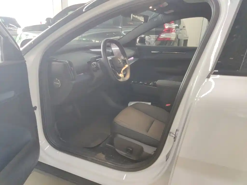 Volvo EX30 2024 2025 RWD Long Range Plus