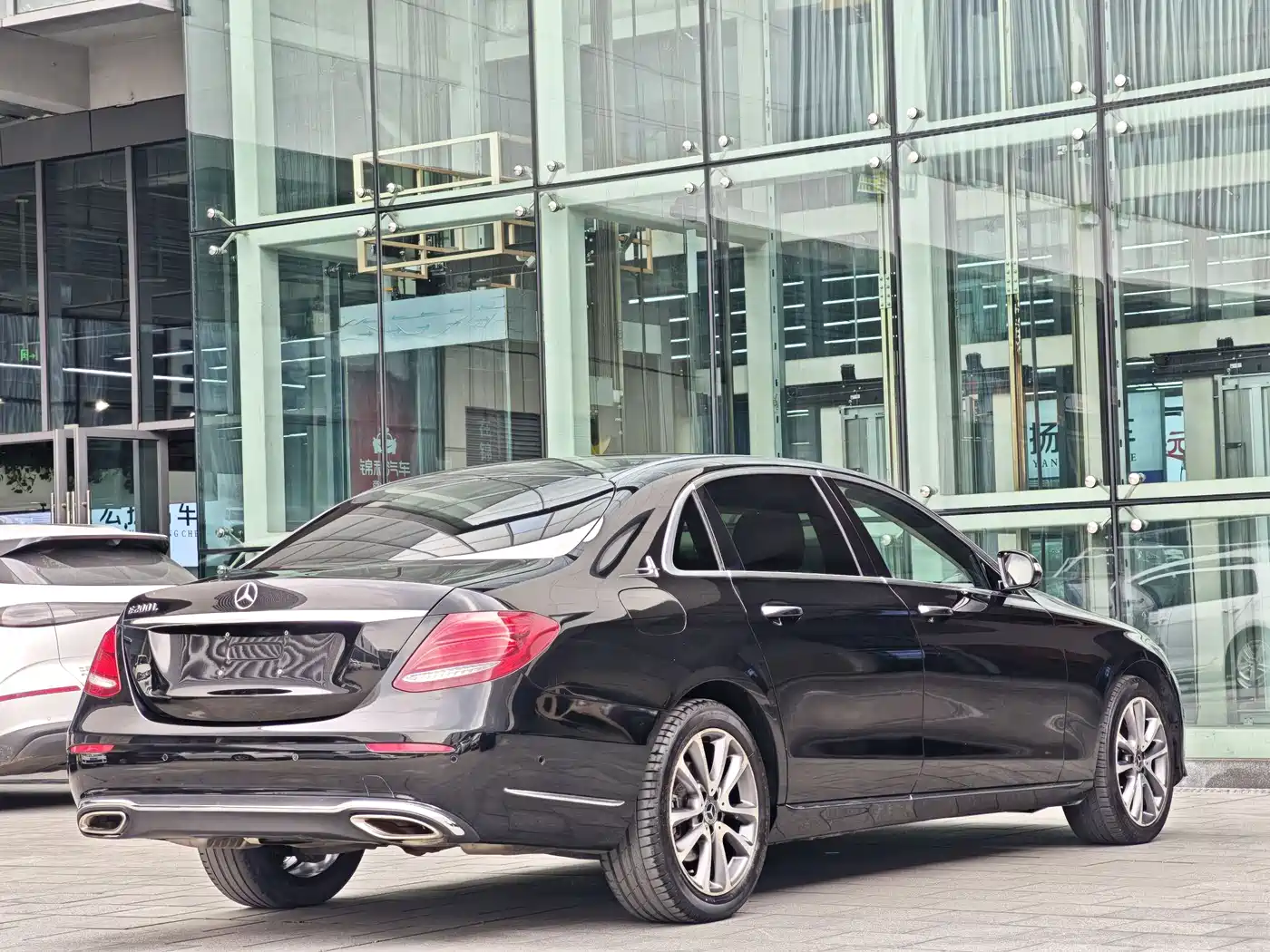 Mercedes-Benz E-Class 2018 E 200 L фото 18