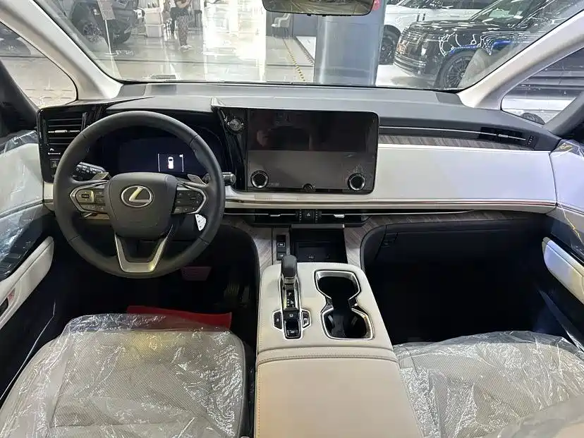 Lexus LM 2025 Model 500h Four-Seater Imperial Edition фото 2