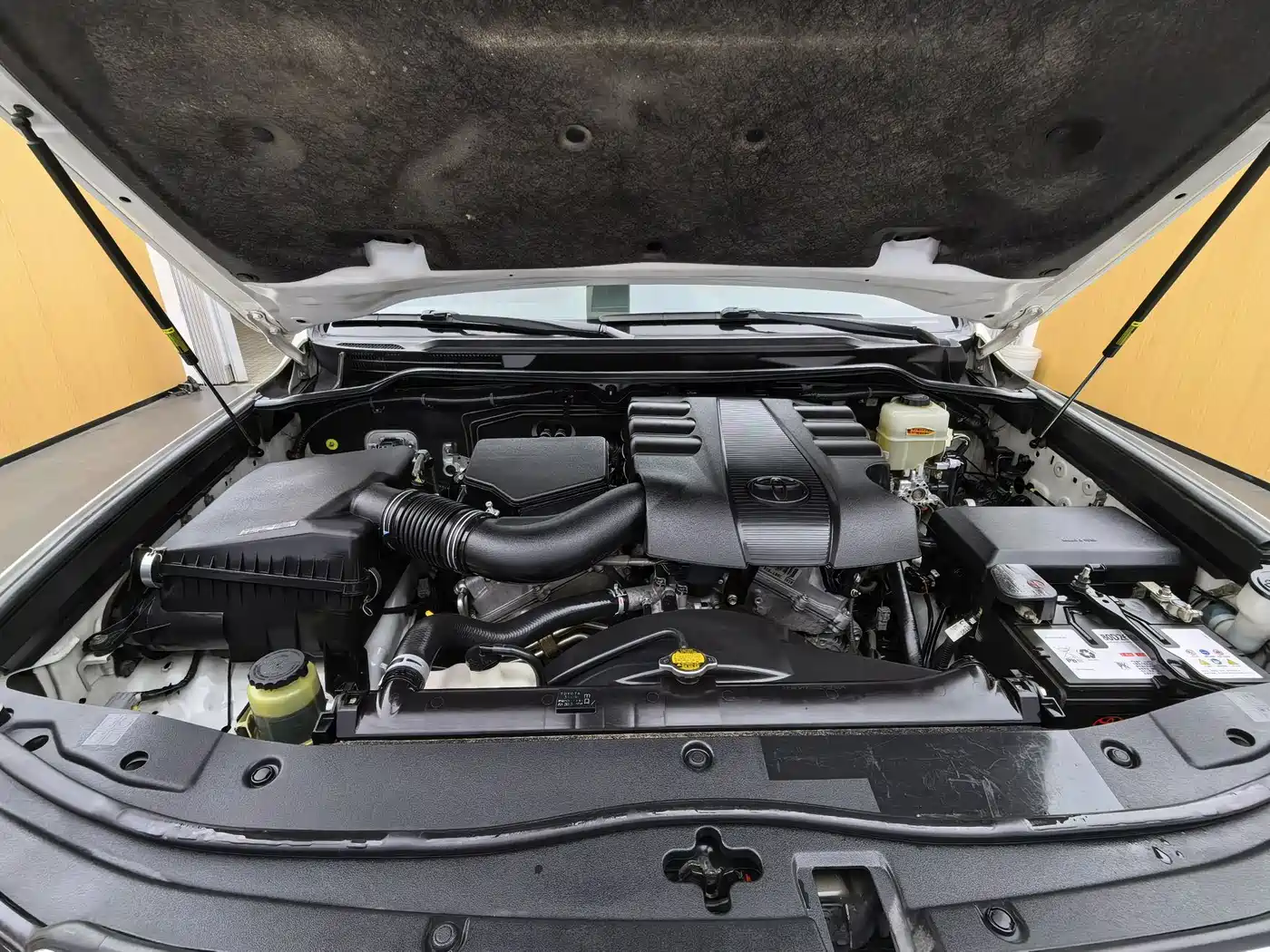 Toyota Land Cruiser (Import) 2015 4.0L V6 Middle East Limited Edition фото 24