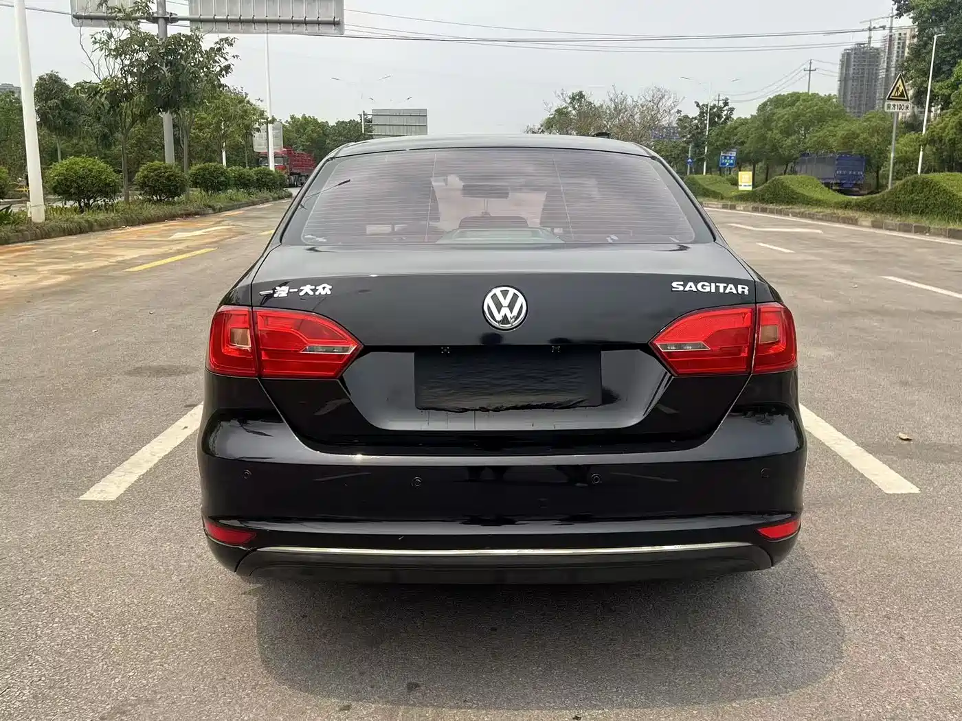Volkswagen Sagitar 2012 1.6L Automatic Comfort Type фото 6