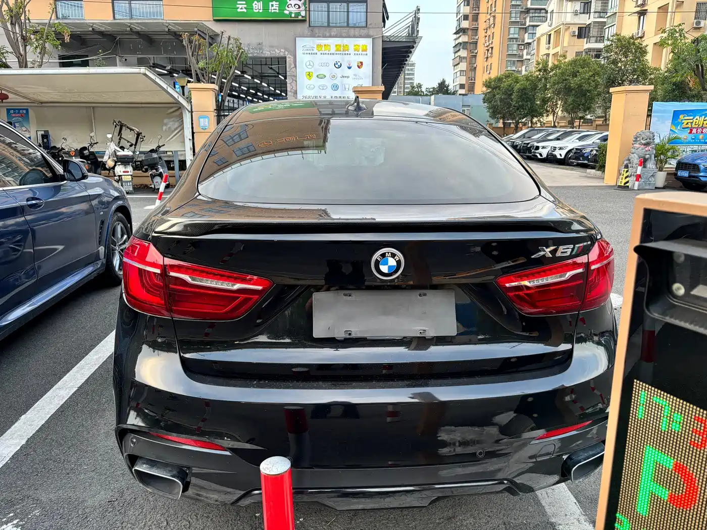 Photo 5 - BMW X6