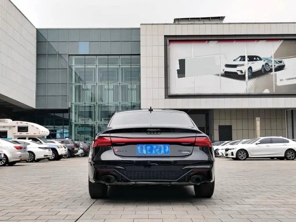 Audi A7L 2024 45 TFSI quattro S-line Black Warrior Edition фото 9